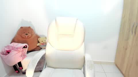 madison montes online show from 04-23-26, 07:52