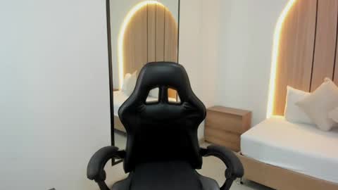 M A D I S O N online show from 04-15-26, 08:09