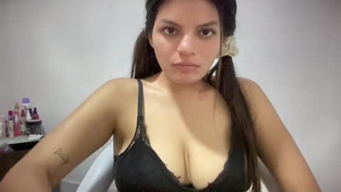 Snapshot of madison_tits chatting on 10-26-25, 06:19 madison_tits online show from 10-26-25, 06:19