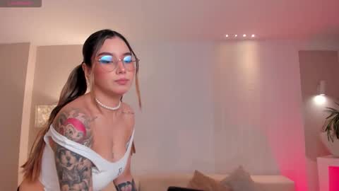 Maddi Collins online show from 11-06-25, 07:26