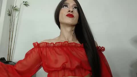 Snapshot of madissonbelle chatting on 05-21-26, 12:28 Madisson Belle online show from 05-21-26, 12:28