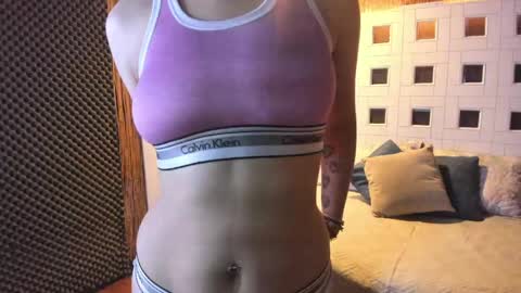 Snapshot of madydoll_ chatting on 04-11-26, 08:57 Mady online show from 04-11-26, 08:57