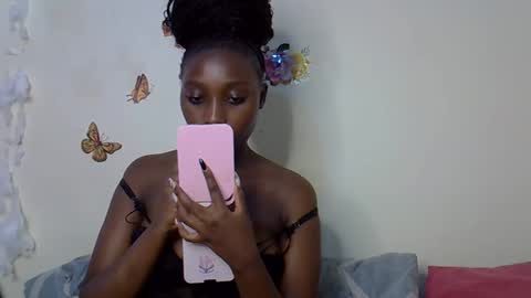 Maee online show from 11-26-25, 08:43