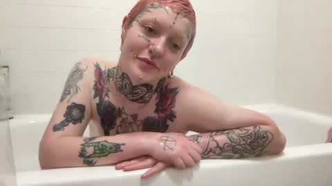 Snapshot of maeee_ chatting on 06-15-26, 06:04 Mae online show from 06-15-26, 06:04