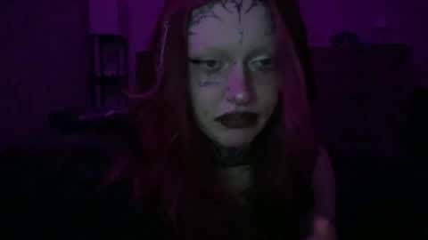 Snapshot of maeee_ chatting on 07-16-26, 07:25 Mae online show from 07-16-26, 07:25