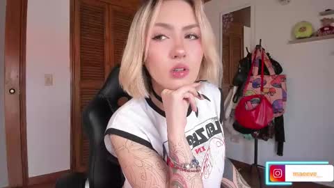 Maeve  schedule 11 am- 530 pm colombia time  online show from 11-25-25, 02:06