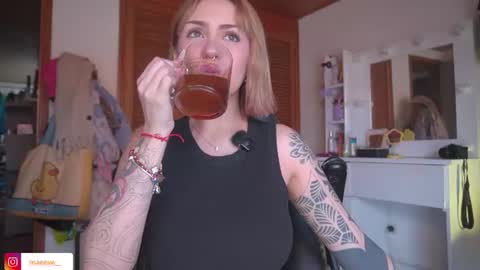 Snapshot of maeeve_ chatting on 06-24-26, 12:48 Maeve schedule 11 am- 530 pm colombia time online show from 06-24-26, 12:48