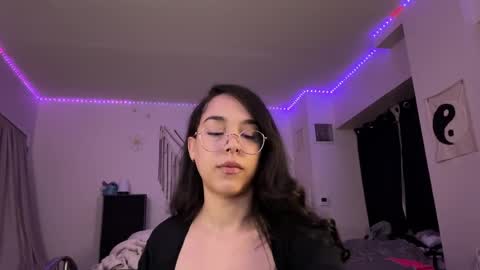 Snapshot of maemariposa chatting on 06-05-26, 05:47 Mae Mariposa online show from 06-05-26, 05:47