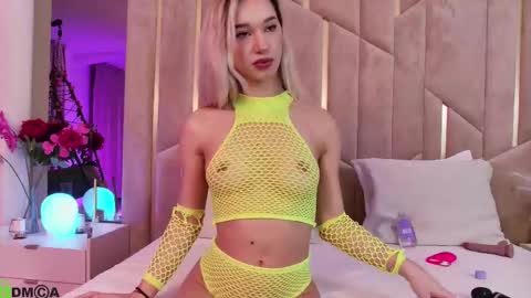 Snapshot of maevedream chatting on 01-07-26, 07:38 M. online show from 01-07-26, 07:38