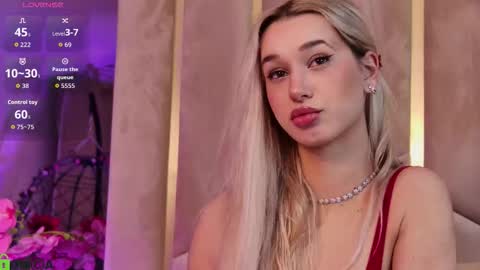 Snapshot of maevedream chatting on 03-03-26, 09:10 M. online show from 03-03-26, 09:10