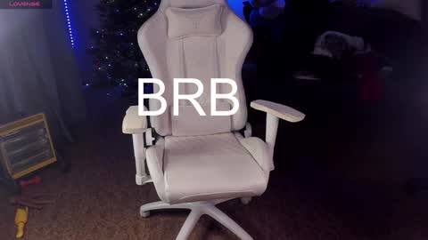 Maevee online show from 01-27-25, 10:06