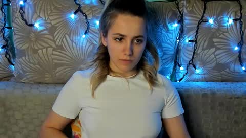 Maggie online show from 03-08-26, 01:25