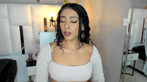 Snapshot of magic_marg chatting on 12-17-24, 08:43 Marge online show from 12-17-24, 08:43