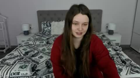 Snapshot of magicpeachhs chatting on 05-08-26, 05:35 Emily online show from 05-08-26, 05:35