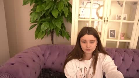 Snapshot of magicpeachhs chatting on 05-19-26, 12:22 Emily online show from 05-19-26, 12:22