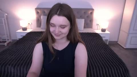 Snapshot of magicpeachhs chatting on 05-30-26, 08:06 Emily online show from 05-30-26, 08:06