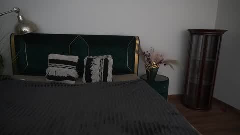 Snapshot of magicpeachhs chatting on 06-01-26, 06:20 Emily online show from 06-01-26, 06:20