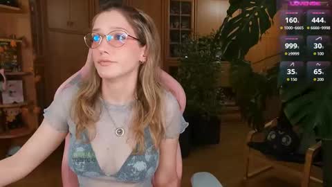 Nicole online show from 10-22-25, 07:46