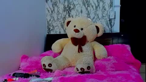 Maia Bronce online show from 04-18-26, 05:17