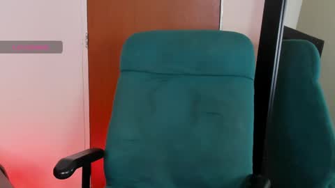 Snapshot of maia_davies chatting on 05-20-26, 01:56 Maia online show from 05-20-26, 01:56
