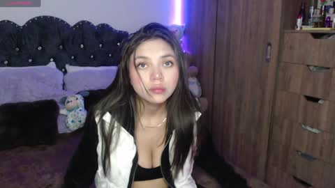 Snapshot of maiaa_evans chatting on 12-23-24, 02:45    t  online show from 12-23-24, 02:45