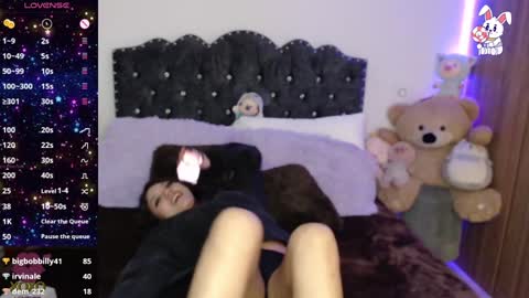 Snapshot of maiaa_evans chatting on 12-28-24, 03:26    t  online show from 12-28-24, 03:26