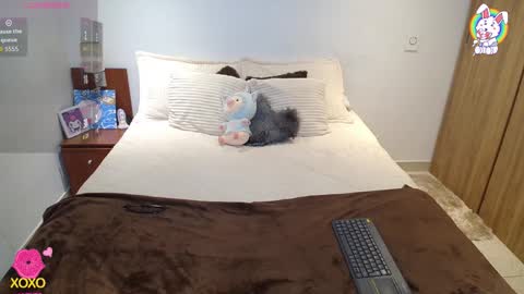 Snapshot of maiaa_evans chatting on 10-29-25, 01:08    t  online show from 10-29-25, 01:08