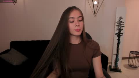 Snapshot of maiacollins chatting on 10-15-25, 07:14 Maia online show from 10-15-25, 07:14