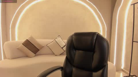  Maia  online show from 11-17-25, 12:33