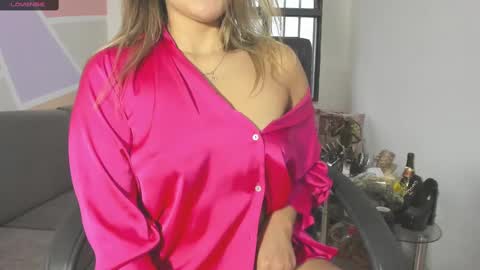 Snapshot of maiaconnor chatting on 02-21-25, 11:10 online show from 02-21-25, 11:10