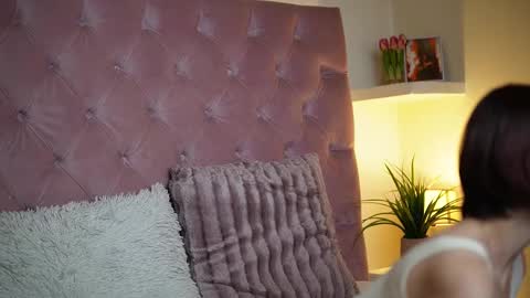  Maia  online show from 11-21-25, 09:24