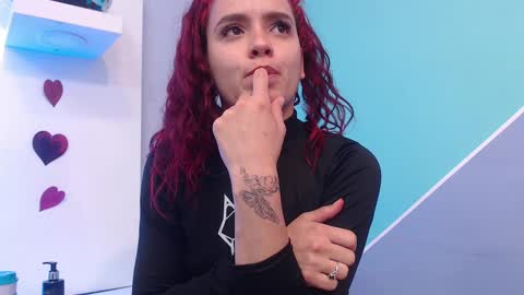 Snapshot of maiapark chatting on 02-22-25, 01:00 Maia online show from 02-22-25, 01:00