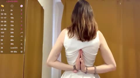 Elina online show from 10-26-25, 10:21