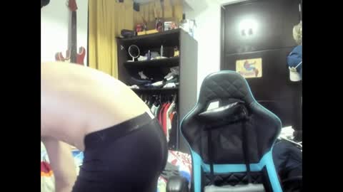 Snapshot of maikibrrr chatting on 10-16-25, 07:42 Mike4k online show from 10-16-25, 07:42