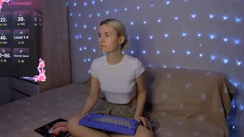 Your kitty online show from 01-06-26, 04:11