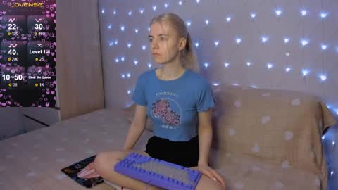 Your kitty online show from 04-04-26, 03:42