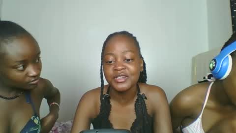maira luv1 online show from 12-19-25, 08:10
