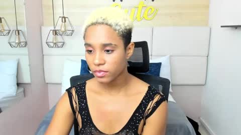 MairaliCruz online show from 05-13-26, 07:00