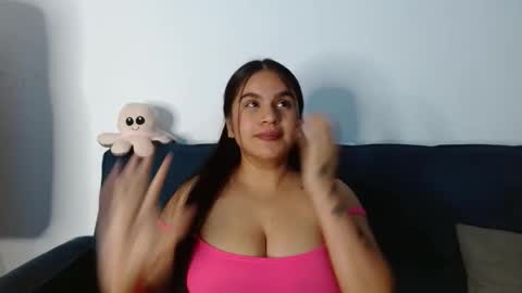 Snapshot of maite_saens1 chatting on 04-17-26, 02:36 maite online show from 04-17-26, 02:36