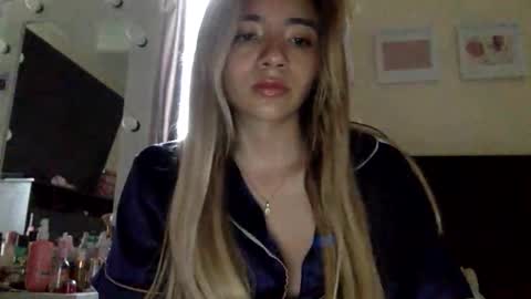 Snapshot of majo_gomezz chatting on 04-23-26, 10:23 majo_gomezz online show from 04-23-26, 10:23