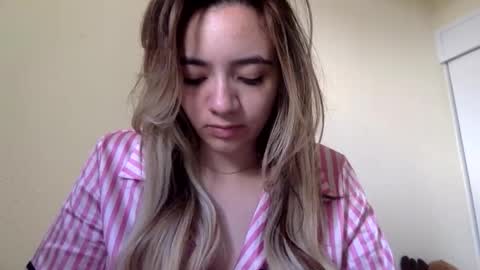 Snapshot of majo_gomezz chatting on 05-09-26, 02:33 majo_gomezz online show from 05-09-26, 02:33