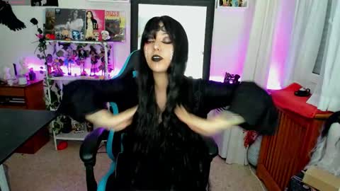 Snapshot of makii_33 chatting on 10-12-25, 04:44 ...  ... online show from 10-12-25, 04:44