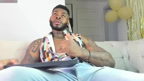 Snapshot of makonneen chatting on 05-27-26, 11:02 Makonnen online show from 05-27-26, 11:02