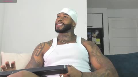Snapshot of makonneen chatting on 05-31-26, 02:31 Makonnen online show from 05-31-26, 02:31