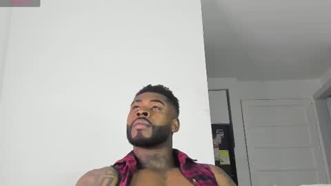Snapshot of makonneen chatting on 06-25-26, 02:11 Makonnen online show from 06-25-26, 02:11