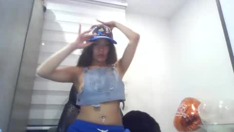 Snapshot of mal_norma chatting on 12-18-24, 05:26 Mal Norma online show from 12-18-24, 05:26