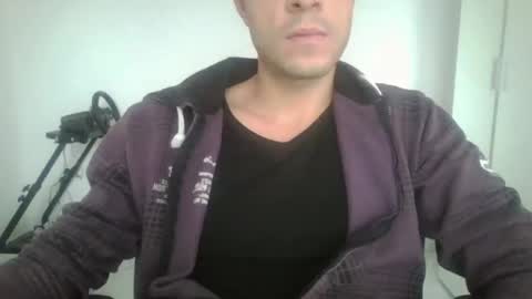 Snapshot of maleboyz chatting on 12-18-24, 02:49 Boybi online show from 12-18-24, 02:49