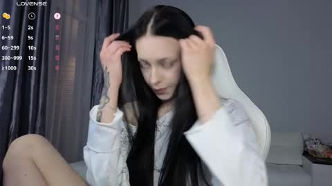 Snapshot of malenkiykamen chatting on 05-17-26, 05:42 piu online show from 05-17-26, 05:42