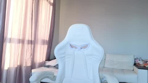 Snapshot of malenkiykamen chatting on 05-31-26, 02:02 piu online show from 05-31-26, 02:02