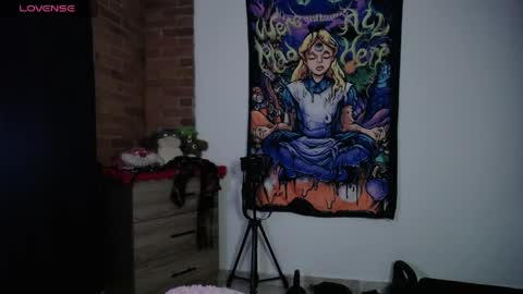 Alice Asylum online show from 05-28-26, 01:03